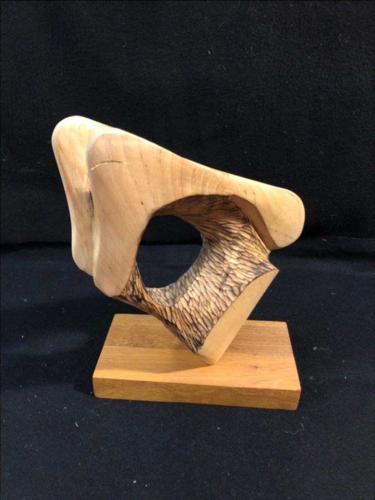 Skulptur, treskjæring i lønn av Evangelisti. Sculpture, maple wood carving by Evangelisti.